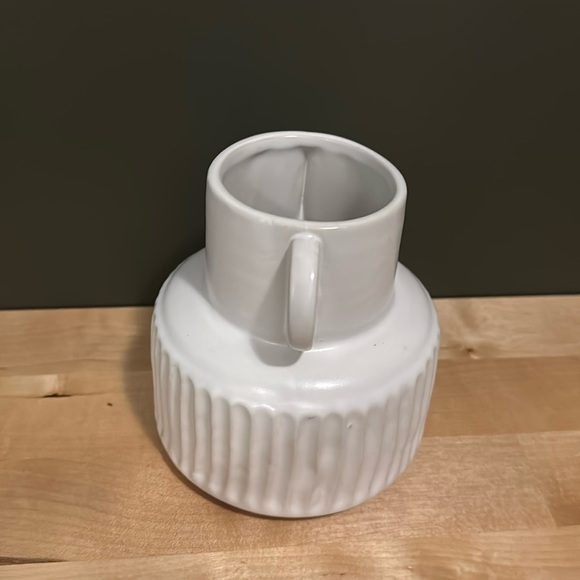 Small white pottery vase - Picture 3 of 5